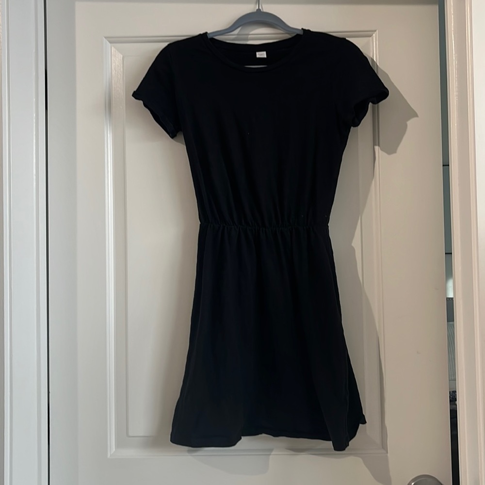 Womens black dress, cinched at the waist. XS